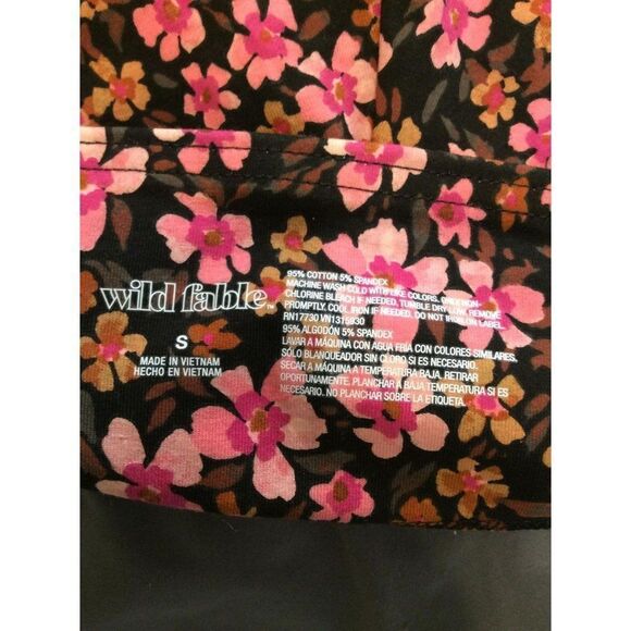 WILD Fable Women Short Size S Black With Multicolor Flower - Picture 3 of 3